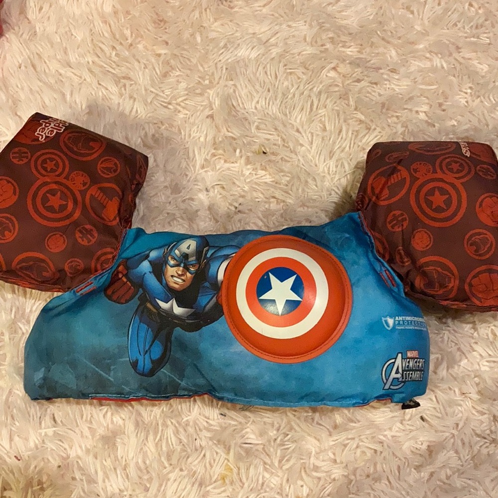 Captain America floaty “puddle Jumper”